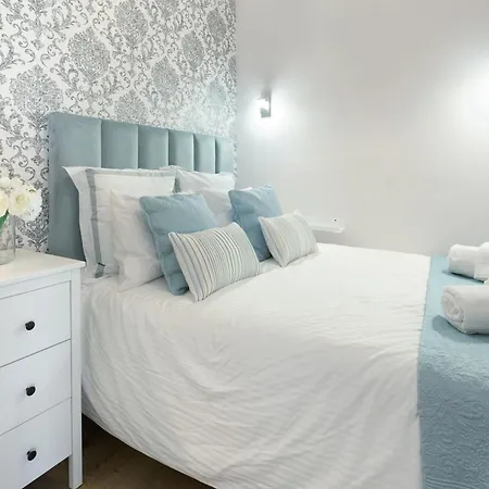Апартаменты Charming Bright In
